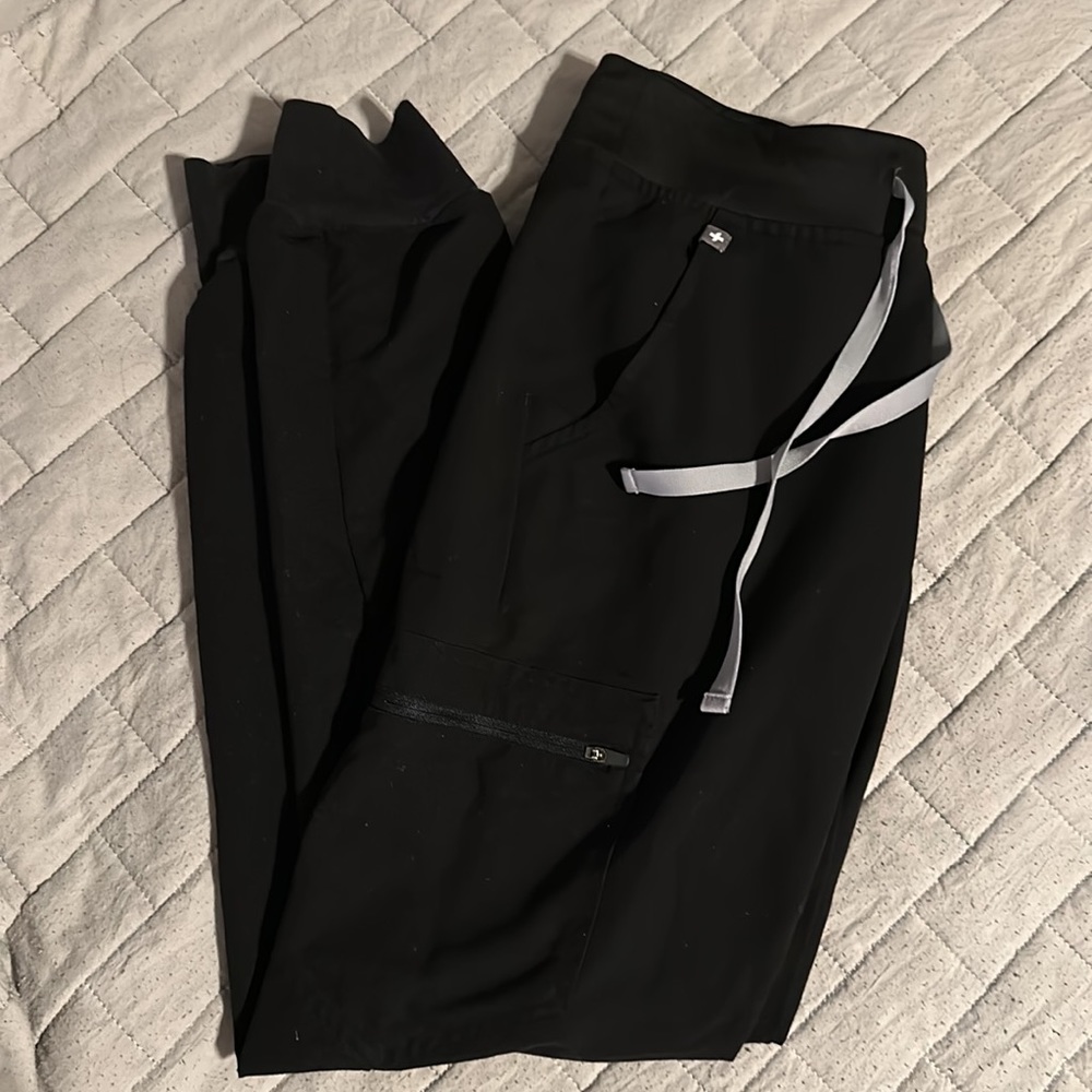 Black Figs scrub jogger pants